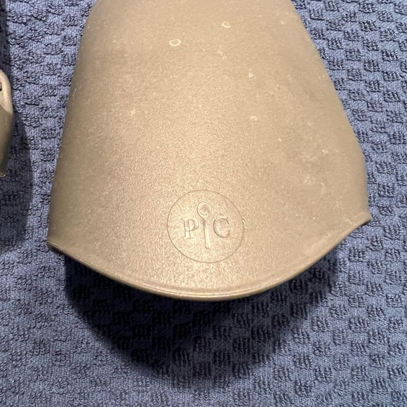 Pampered Chef Silicon Oven Mits - Picture 3 of 3